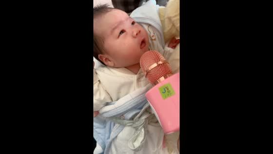 Baby startled by own amplified cry in Shandong, China