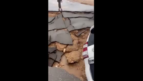 Devastating flooding in Al Mahrah, Yemen: hurricane Tej splits road and swallows cars