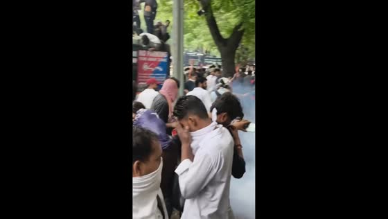 Large student protest takes over streets in Delhi, India