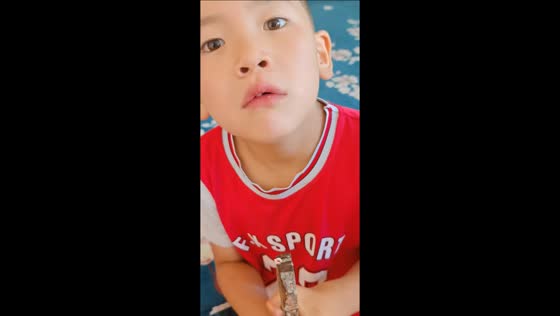 Boy uses pliers to extract his own tooth in Gansu, China