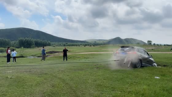SUV rescue attempt in Inner Mongolia ends in failure