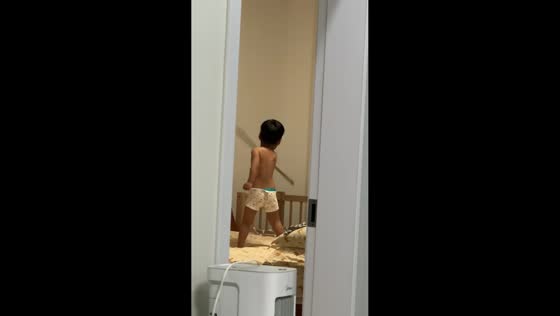 Toddler shows martial arts moves with metal rod in Shandong, China