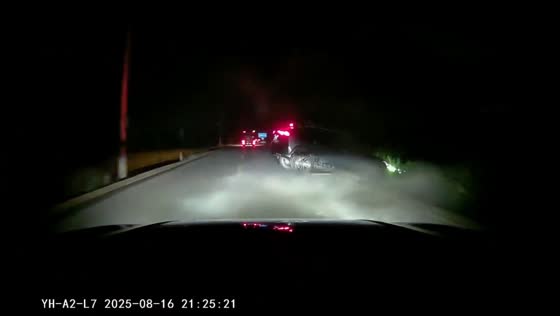 SUV crash after failed overtake in Yunnan, China