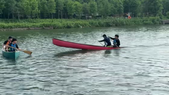 Canoe maneuver goes wrong as boat sinks during crossing in Shanghai, China