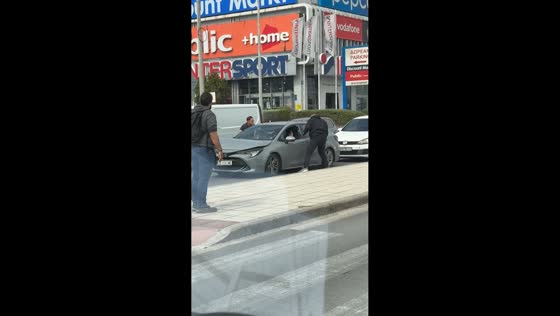 Road rage confrontation follows traffic accident in Thessaloniki, Greece