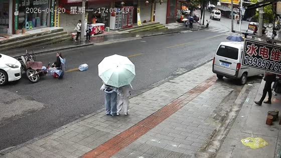 E-scooter rider hit while attempting U-turn in Guizhou, China