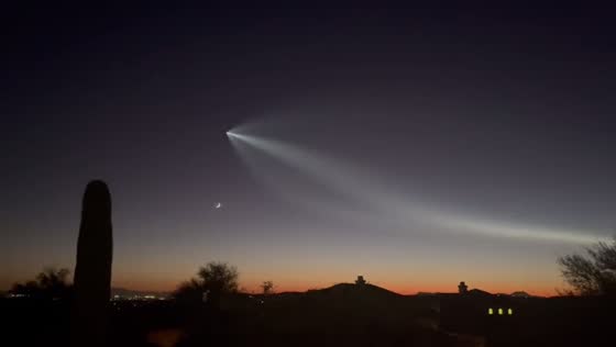 Falcon 9 launch with Starlink satellites lights up sky in Tucson, Arizona
