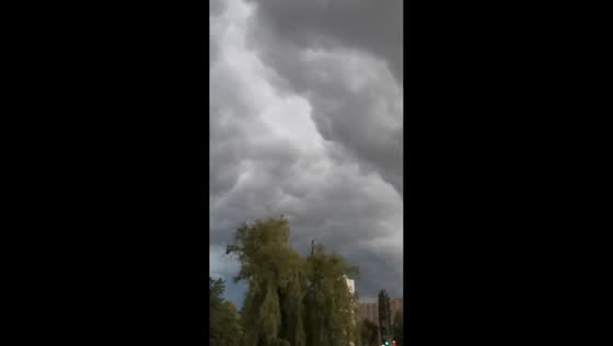 Massive shelf cloud rolls over Gomel ahead of severe thunderstorm in Belarus