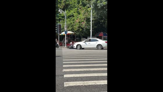 Driver shows arrogance on the road in Guangxi, China