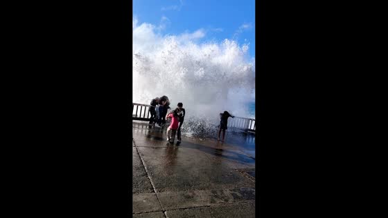 Unexpected big wave splashes people in Cartagena, Chile