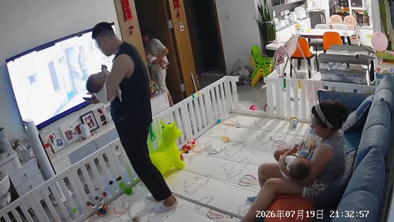 Father trips over playpen while carrying sleeping baby in Liaoning, China